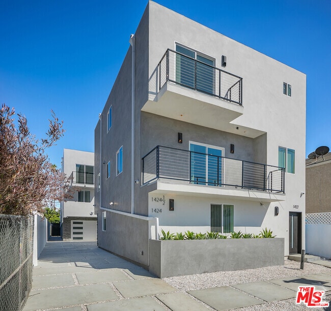 Pico del Mar Apartments for Rent with Extra Storage Los Angeles, CA