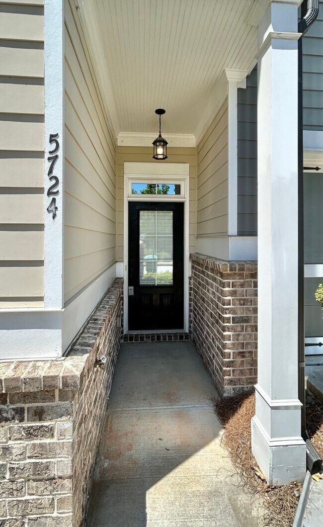 Foto del edificio - Gorgeous Sandy Springs Townhome, Hardwoods...