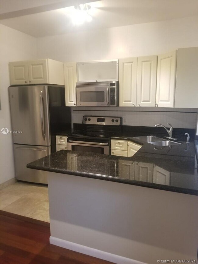 Foto del edificio - 577 NE 62nd St