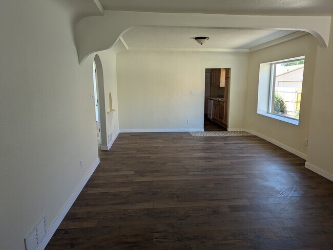 Building Photo - 812 Minnequa Ave