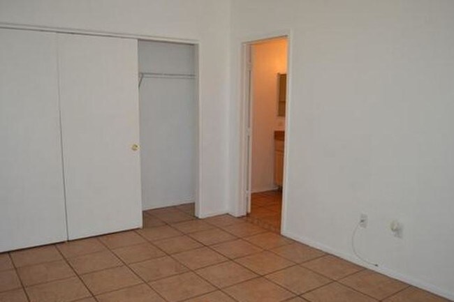 Foto del edificio - 8250 Grand Canyon #2106
