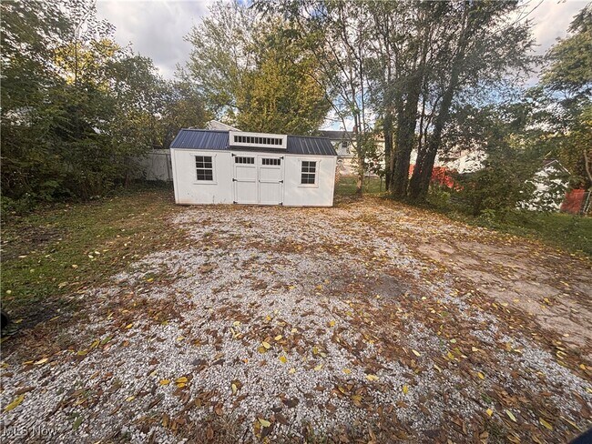 Foto del edificio - 1453 Woodbirch Ave