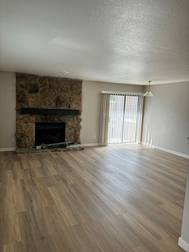 Foto del edificio - Two bedroom two bath apartment!