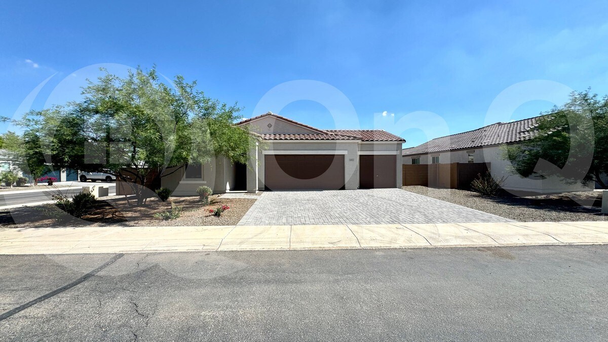 Foto principal - 989 W Hess Ave