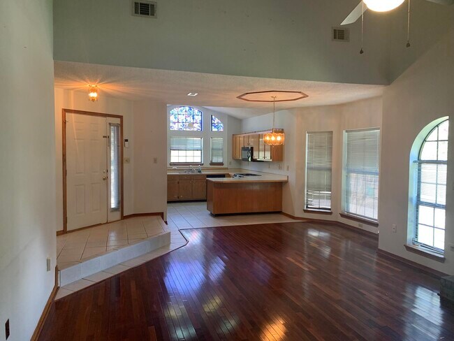 Building Photo - 125 Claire Dr