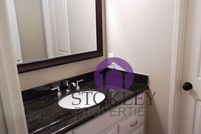 Foto del edificio - Stokley Properties Presents 5045 Valley Cr...