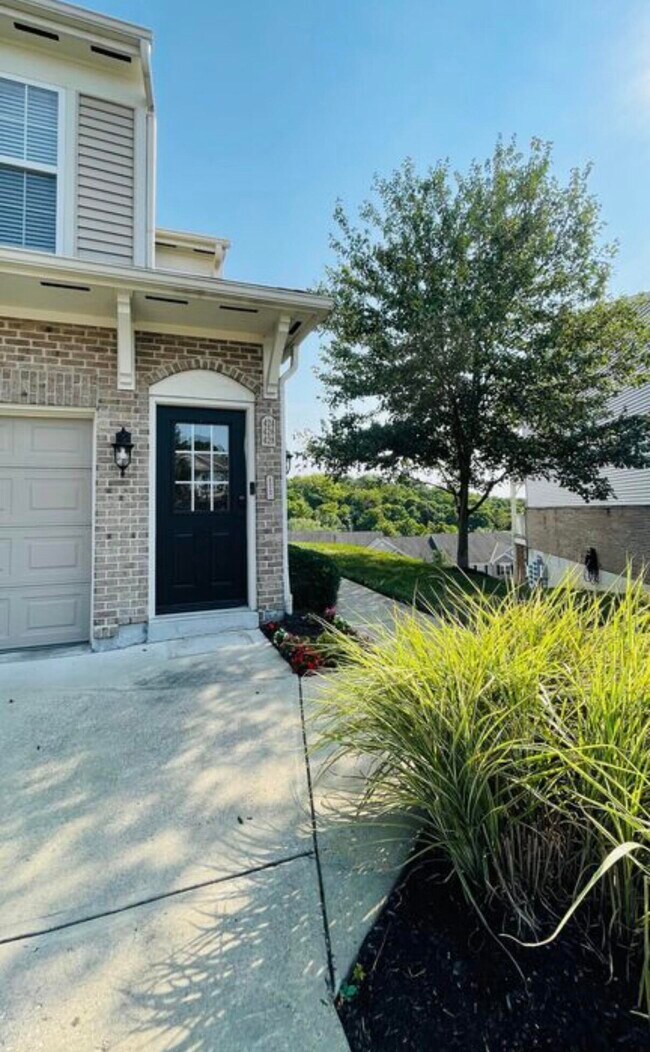 Foto del edificio - 422 Breezewood Ct