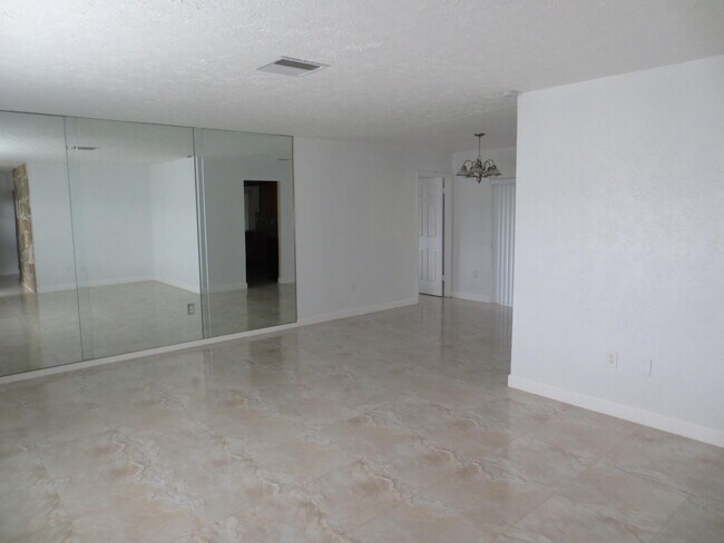 Foto del edificio - 1283 Anhinga Dr