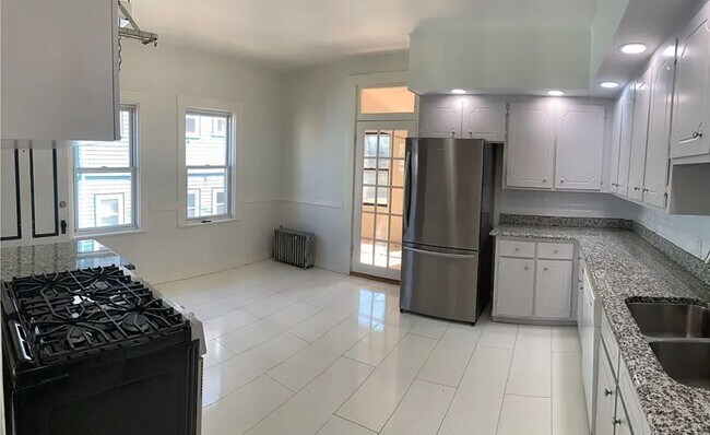 Building Photo - 21 Wenham St