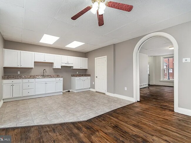 Building Photo - 323 Market St