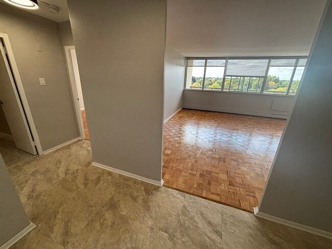 Building Photo - 1061 Queen's Blvd