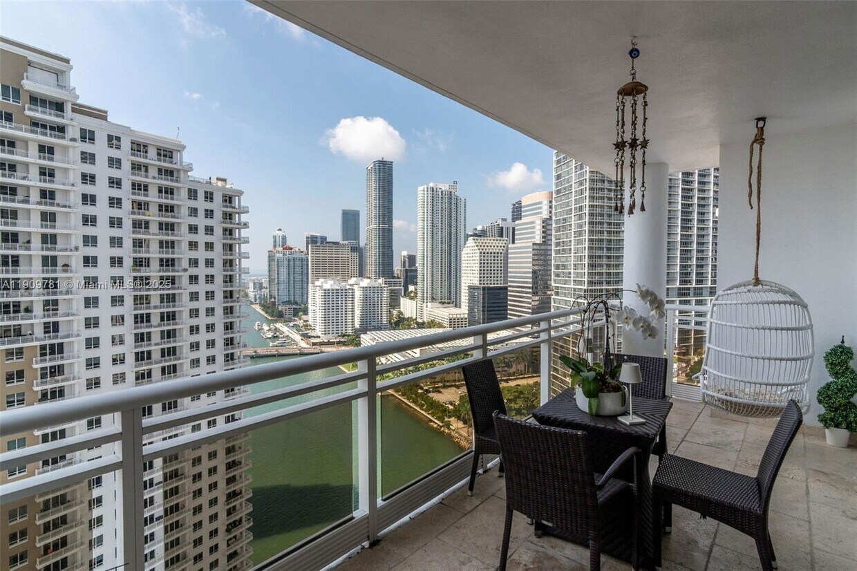 Foto principal - 901 Brickell Key Blvd