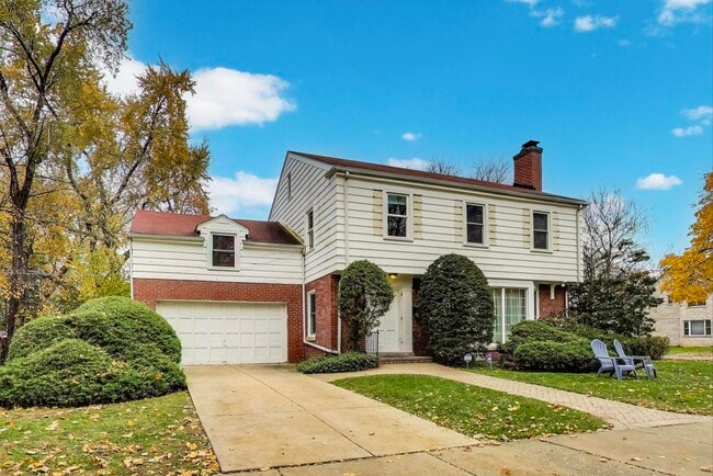 Building Photo - 4350 Bobolink Terrace