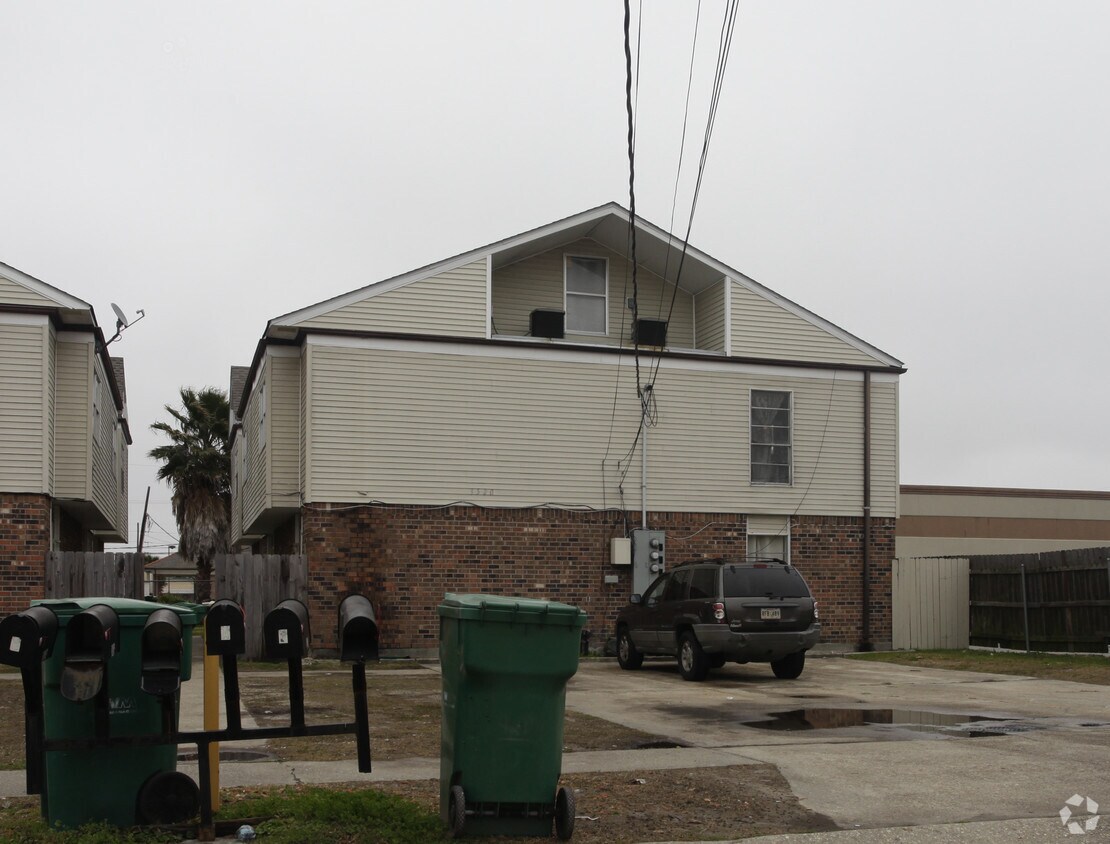 3520 Delaware Ave, Kenner, LA 70065 Apartments in Kenner, LA