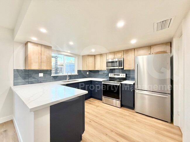 Foto del edificio - 8255 E Thomas Rd
