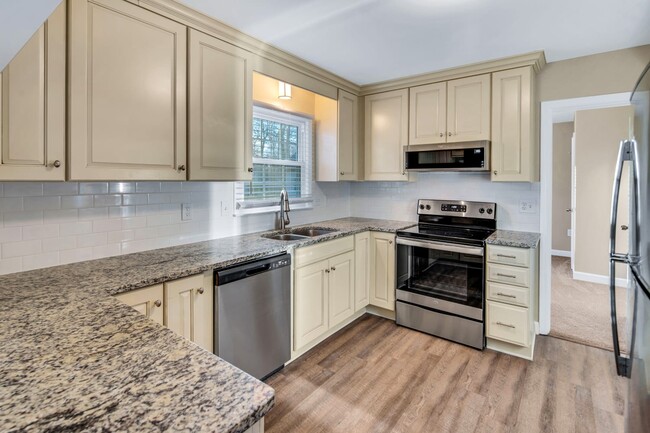 Building Photo - 5122 Chestnut Lake Dr