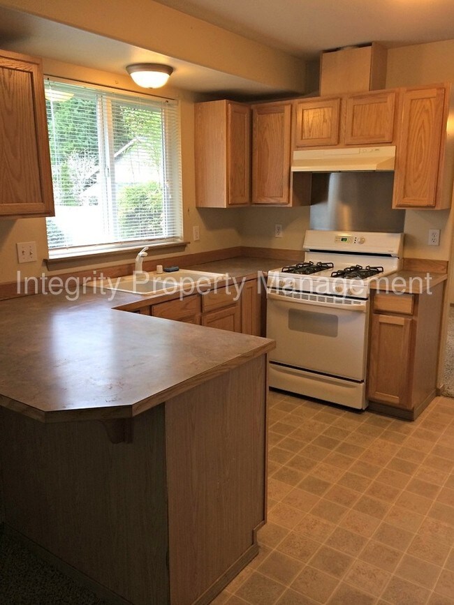 Building Photo - For Rent: Spacious 4 Bedroom in Puyallup