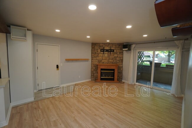 Building Photo - 431 Wright St