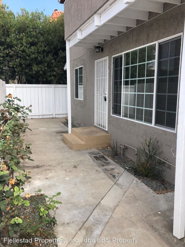 Building Photo - 4519-4523 Terrace Dr