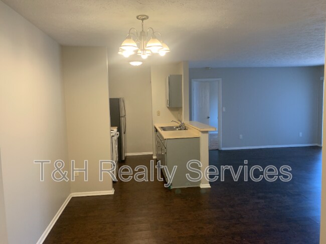 Foto del edificio - 4371 Village Pkwy Cir W