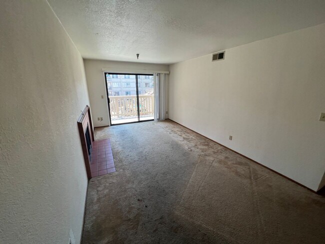 Foto del edificio - Spacious 2 bed 1.5 bath Condo in San Leand...