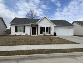 Building Photo - 125 N Luna Ln