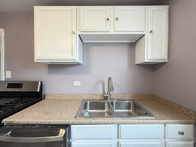 Foto del edificio - 2057 E 72nd St