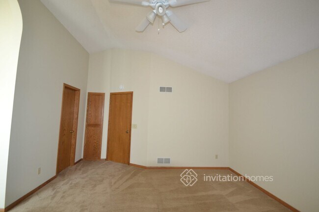 Building Photo - 15765 Garden View Dr