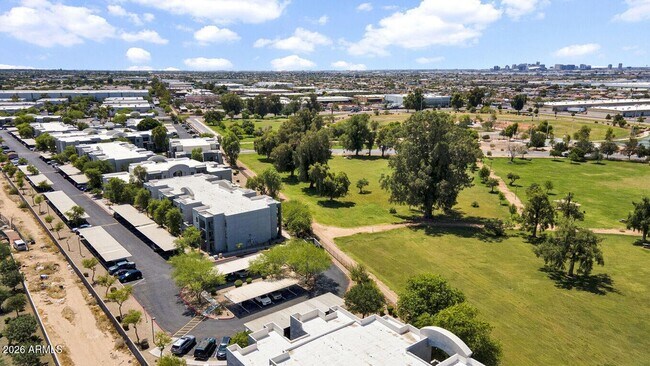 Building Photo - 5611 S 32nd St