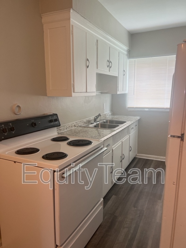 Foto del edificio - 570 Hadley Ave