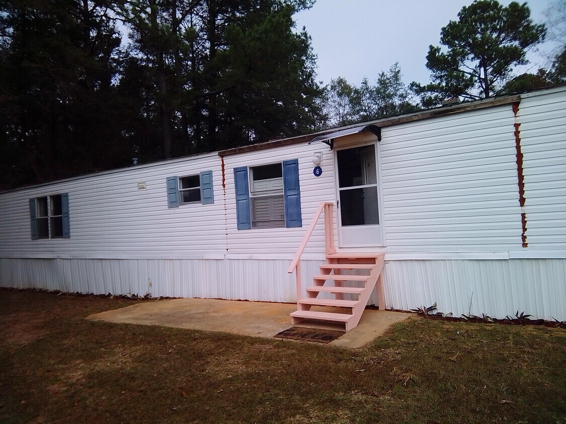 5457 Creel St, Graceville, FL 32440 House for Rent in Graceville, FL