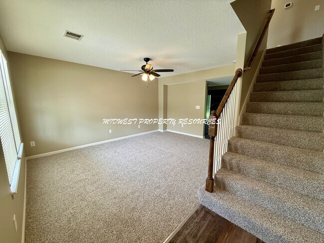 Building Photo - 2 Story Freshly Updated Duplex in Raytown