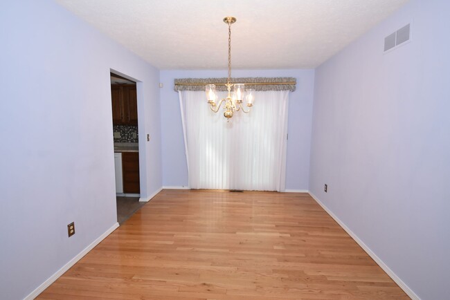 Building Photo - Quiet Villa in Mishawaka