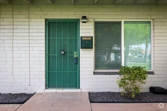 Building Photo - 518 E Roanoke Ave