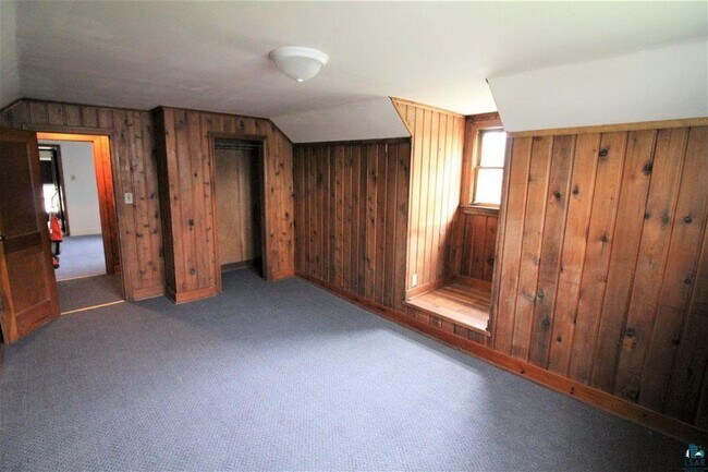 Building Photo - 1121 9th Ave W