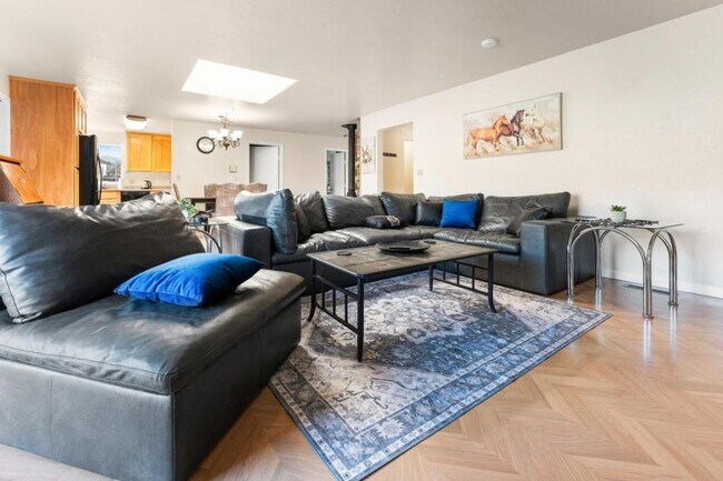 Foto del edificio - 255 Foots Creek Rd