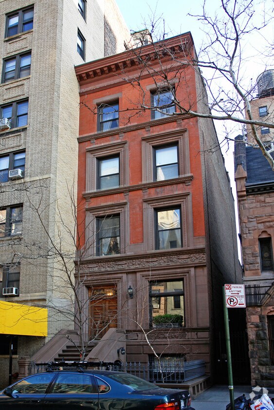 Building Photo - 131 W 71st St