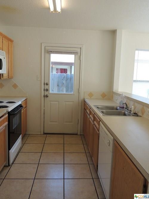 Building Photo - 933 Rosewood Dr