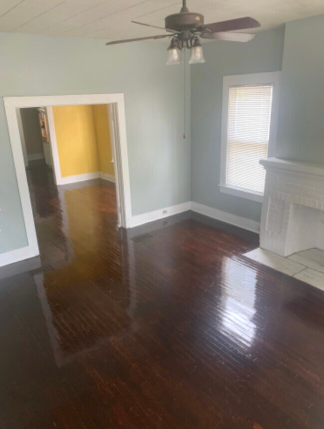 Building Photo - 210 E Arsenal St