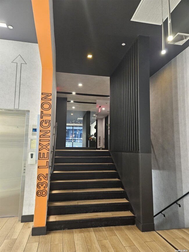 Building Photo - 832 Lexington Ave