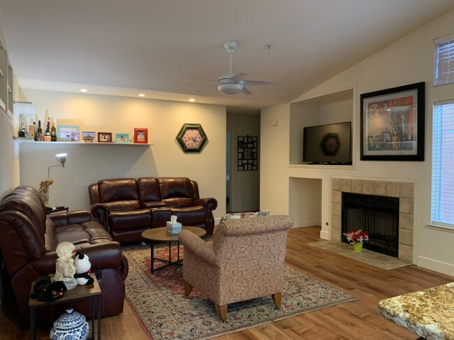 Building Photo - 1166 Saddleview Ct