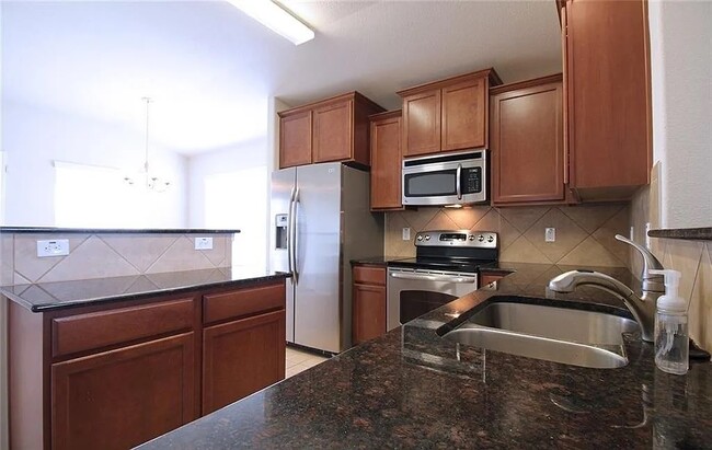 Kitchen - 4909 Bayer Hollow Dr