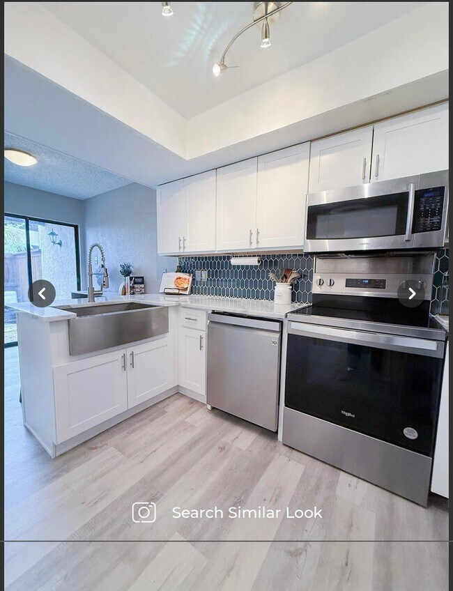 Building Photo - 14151 Montfort Dr