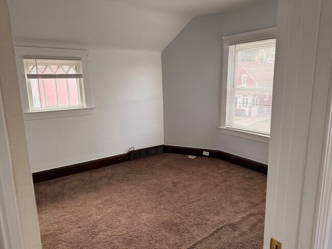 Foto del edificio - 4422 Bridgeview Ave
