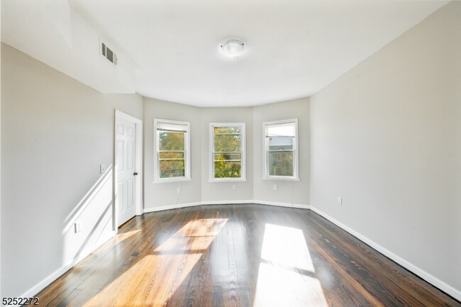 Foto del edificio - 541 N Grove St