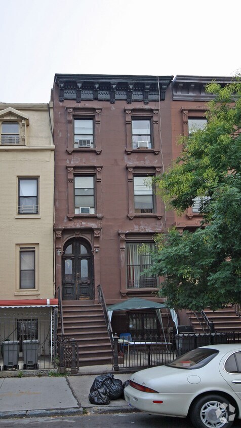Primary Photo - 655 Greene Ave