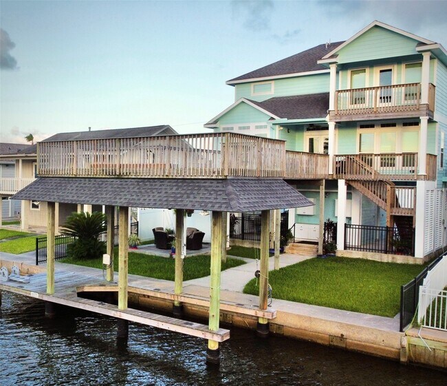 Building Photo - 1177 Sailfish St