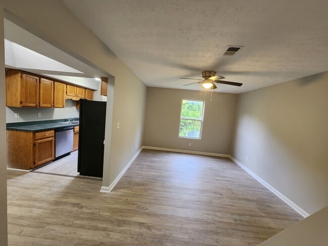 Building Photo - 133 Karen Ct