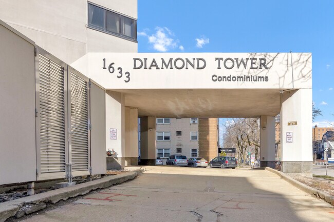 Building Photo - 1633 N Prospect Ave