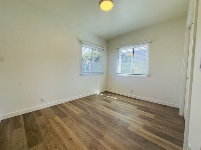 Building Photo - 1319 Cacique Street